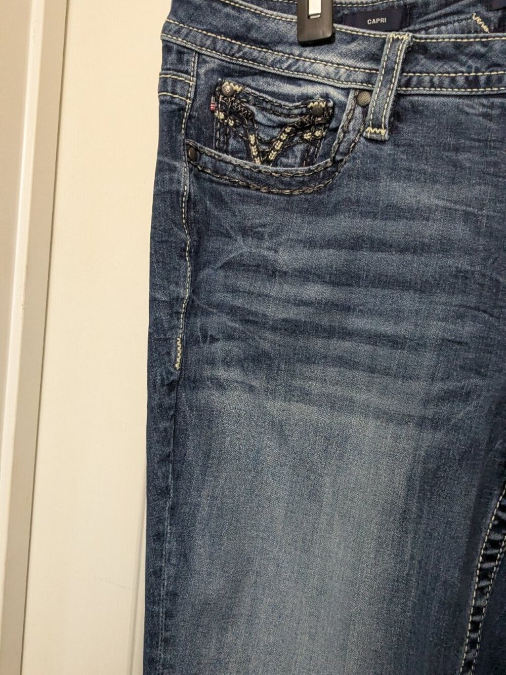 Vigoss Plus-Size Cropped Denim Capri Jeans - Blue - Picture 4 of 12